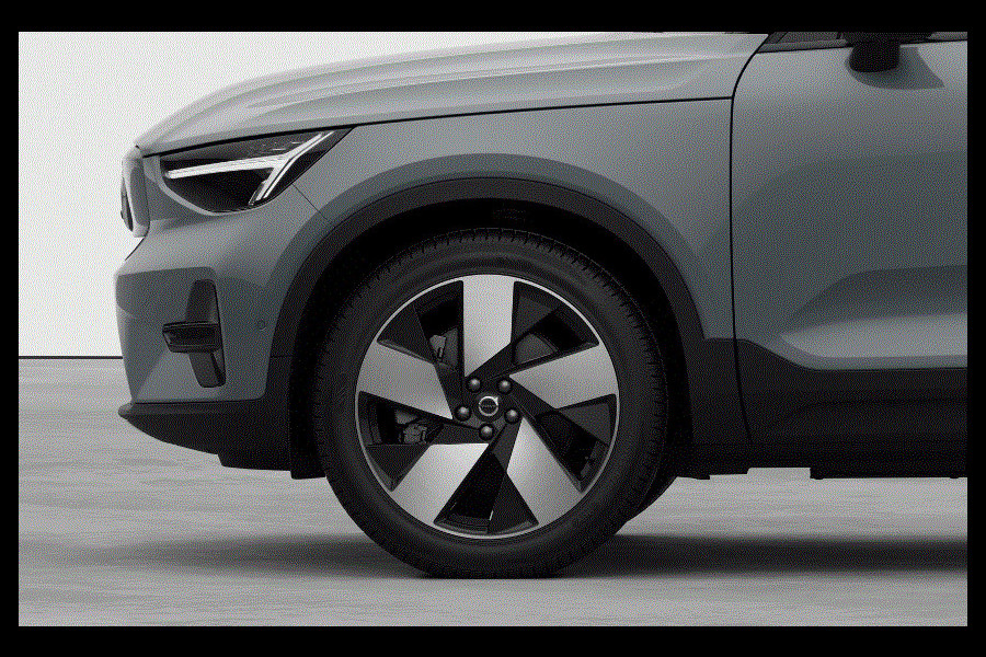 Volvo EX40 252PK Single Motor Extended Range Plus 82 kWh / Lounge pakket / Extra getint glas / Panoramadak / 360 camera / 20'' velgen / Zwart dak