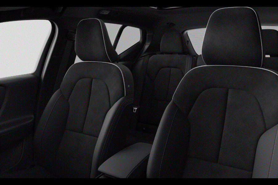 Volvo EX40 252PK Single Motor Extended Range Plus 82 kWh / Lounge pakket / Extra getint glas / Panoramadak / 360 camera / 20'' velgen / Zwart dak