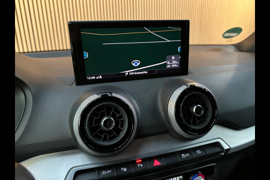 Audi Q2 35 TFSI S Line 150PK - Trekhaak, Carplay - Navigatie