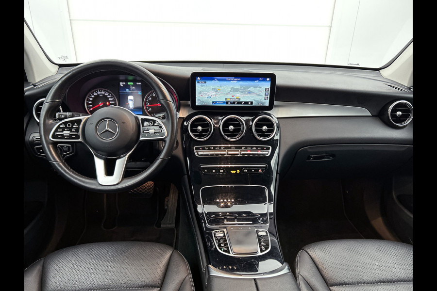 Mercedes-Benz GLC 200 Business Solution Limited | Lichtmetalen velgen | Navigatie | Parking support met camera achter | Trekhaak wegklapbaar | Inclusief 24 maanden MB Certified garantie voor Europa.