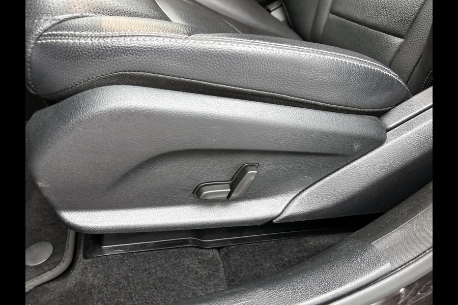 Mercedes-Benz GLC 200 Business Solution Limited | Lichtmetalen velgen | Navigatie | Parking support met camera achter | Trekhaak wegklapbaar | Inclusief 24 maanden MB Certified garantie voor Europa.