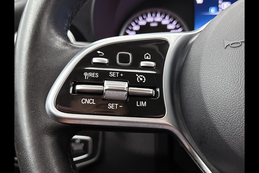 Mercedes-Benz GLC 200 Business Solution Limited | Lichtmetalen velgen | Navigatie | Parking support met camera achter | Trekhaak wegklapbaar | Inclusief 24 maanden MB Certified garantie voor Europa.