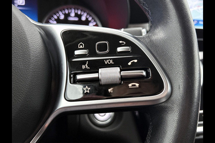Mercedes-Benz GLC 200 Business Solution Limited | Lichtmetalen velgen | Navigatie | Parking support met camera achter | Trekhaak wegklapbaar | Inclusief 24 maanden MB Certified garantie voor Europa.
