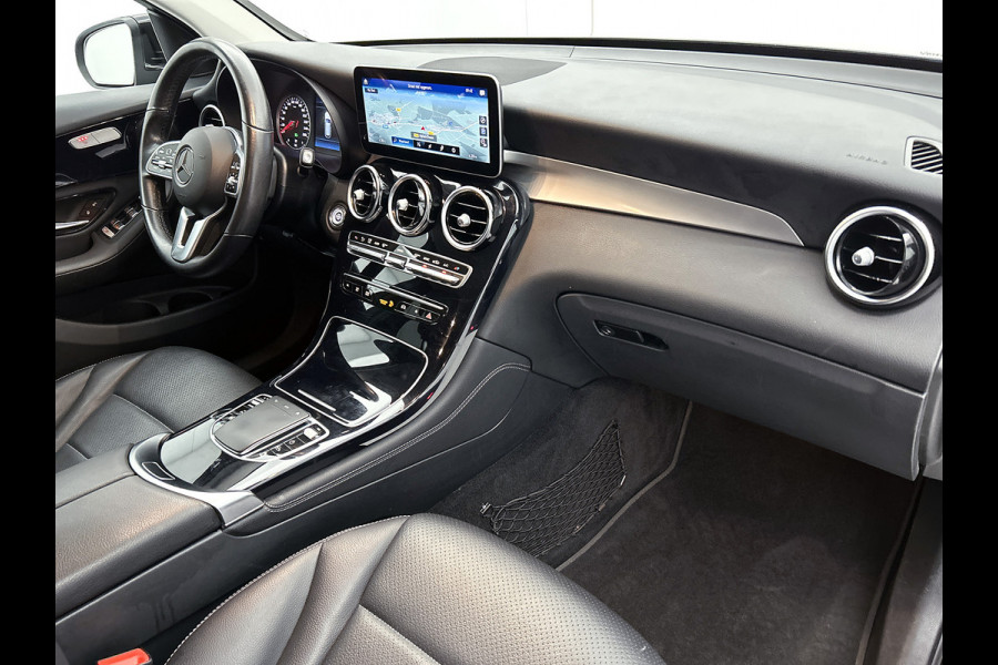 Mercedes-Benz GLC 200 Business Solution Limited | Lichtmetalen velgen | Navigatie | Parking support met camera achter | Trekhaak wegklapbaar | Inclusief 24 maanden MB Certified garantie voor Europa.