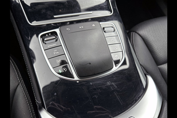 Mercedes-Benz GLC 200 Business Solution Limited | Lichtmetalen velgen | Navigatie | Parking support met camera achter | Trekhaak wegklapbaar | Inclusief 24 maanden MB Certified garantie voor Europa.