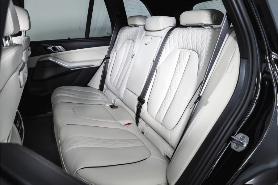 BMW X5 xDrive50e M Sportpakket Pro | Driving Assistant Pro | BMW Individual Leder | Glow Grille | Innovation Pack | Travel assist pack |  S/K-Panodak | Adapt. Cruise | Memory stoelen | Stoelverw.+Ventilatie | Luchtvering | Ele 4662