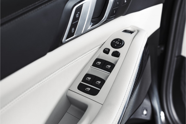 BMW X5 xDrive50e M Sportpakket Pro | Driving Assistant Pro | BMW Individual Leder | Glow Grille | Innovation Pack | Travel assist pack |  S/K-Panodak | Adapt. Cruise | Memory stoelen | Stoelverw.+Ventilatie | Luchtvering | Ele 4662