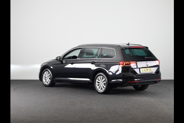 Volkswagen Passat Variant 1.5 TSI Comfort Business 150 PK | Automaat ( DSG) | Navigatie | Wegklapbare trekhaak | Extra getint glas