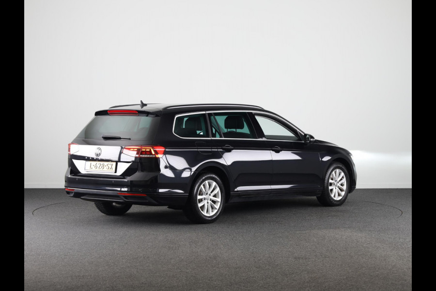 Volkswagen Passat Variant 1.5 TSI Comfort Business 150 PK | Automaat ( DSG) | Navigatie | Wegklapbare trekhaak | Extra getint glas