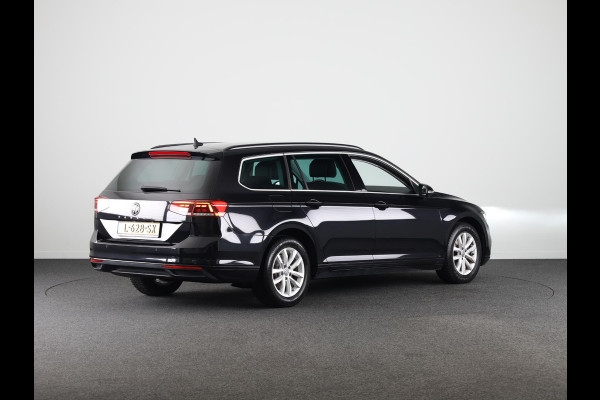 Volkswagen Passat Variant 1.5 TSI Comfort Business 150 PK | Automaat ( DSG) | Navigatie | Wegklapbare trekhaak | Extra getint glas