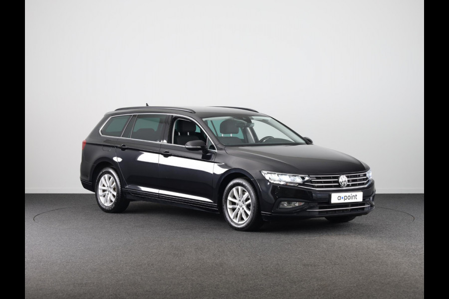 Volkswagen Passat Variant 1.5 TSI Comfort Business 150 PK | Automaat ( DSG) | Navigatie | Wegklapbare trekhaak | Extra getint glas