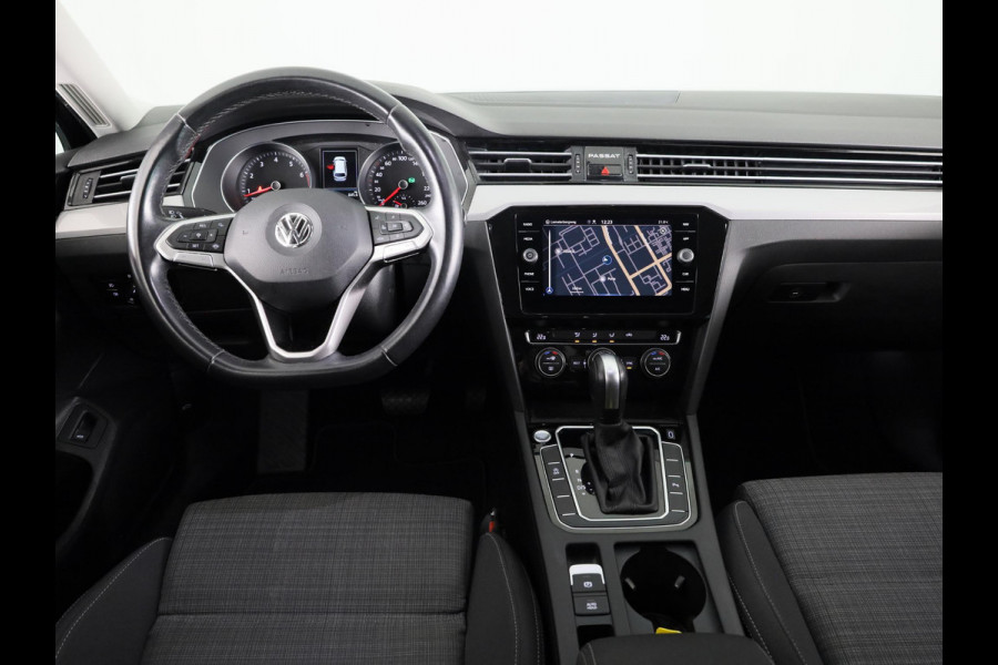 Volkswagen Passat Variant 1.5 TSI Comfort Business 150 PK | Automaat ( DSG) | Navigatie | Wegklapbare trekhaak | Extra getint glas
