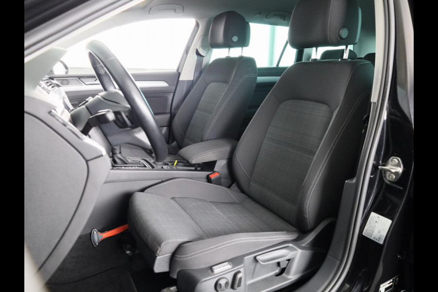 Volkswagen Passat Variant 1.5 TSI Comfort Business 150 PK | Automaat ( DSG) | Navigatie | Wegklapbare trekhaak | Extra getint glas