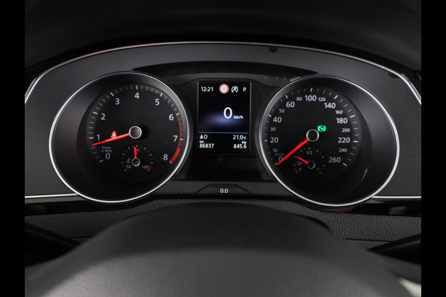 Volkswagen Passat Variant 1.5 TSI Comfort Business 150 PK | Automaat ( DSG) | Navigatie | Wegklapbare trekhaak | Extra getint glas