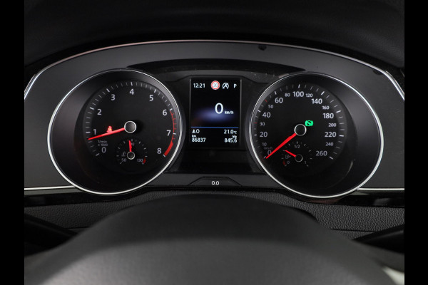 Volkswagen Passat Variant 1.5 TSI Comfort Business 150 PK | Automaat ( DSG) | Navigatie | Wegklapbare trekhaak | Extra getint glas