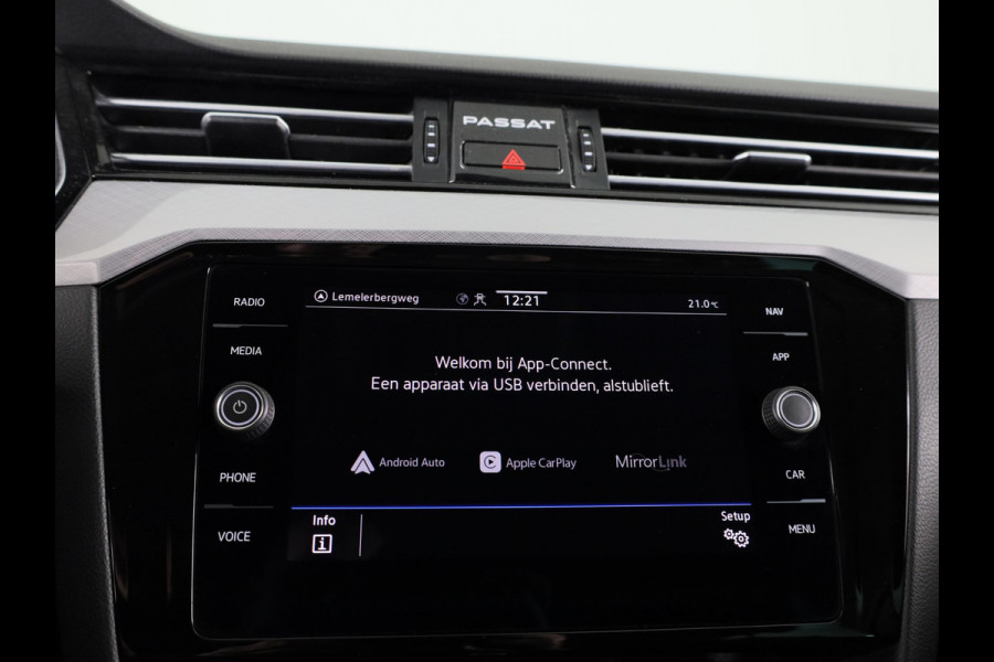 Volkswagen Passat Variant 1.5 TSI Comfort Business 150 PK | Automaat ( DSG) | Navigatie | Wegklapbare trekhaak | Extra getint glas