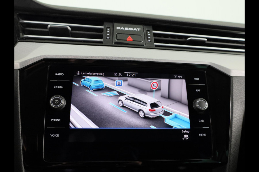 Volkswagen Passat Variant 1.5 TSI Comfort Business 150 PK | Automaat ( DSG) | Navigatie | Wegklapbare trekhaak | Extra getint glas