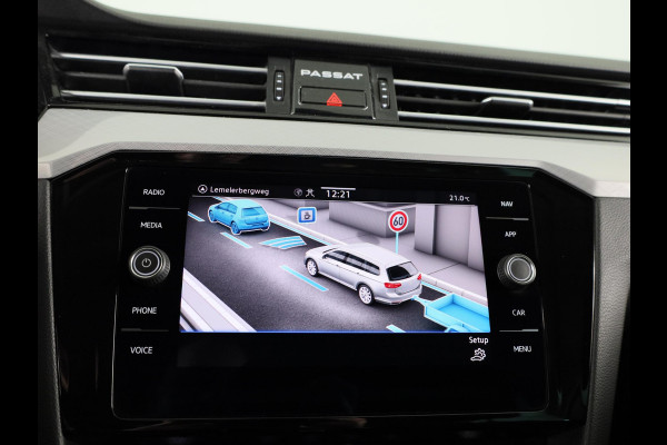Volkswagen Passat Variant 1.5 TSI Comfort Business 150 PK | Automaat ( DSG) | Navigatie | Wegklapbare trekhaak | Extra getint glas