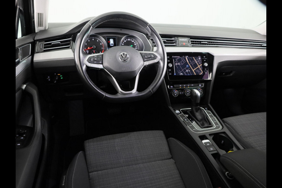 Volkswagen Passat Variant 1.5 TSI Comfort Business 150 PK | Automaat ( DSG) | Navigatie | Wegklapbare trekhaak | Extra getint glas
