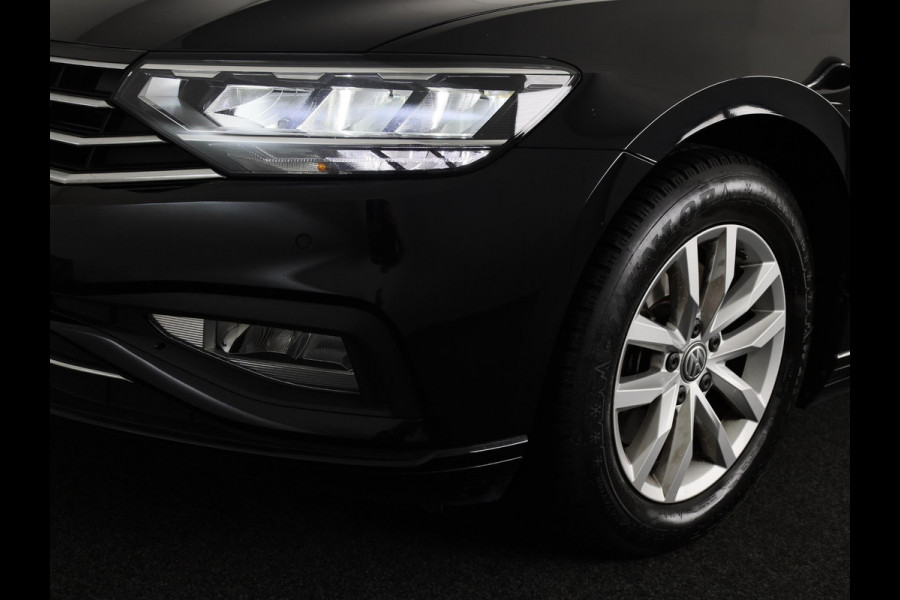Volkswagen Passat Variant 1.5 TSI Comfort Business 150 PK | Automaat ( DSG) | Navigatie | Wegklapbare trekhaak | Extra getint glas