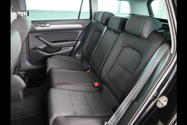 Volkswagen Passat Variant 1.5 TSI Comfort Business 150 PK | Automaat ( DSG) | Navigatie | Wegklapbare trekhaak | Extra getint glas