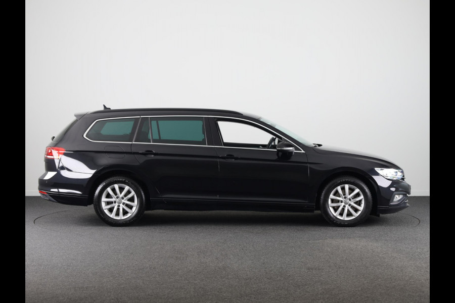 Volkswagen Passat Variant 1.5 TSI Comfort Business 150 PK | Automaat ( DSG) | Navigatie | Wegklapbare trekhaak | Extra getint glas