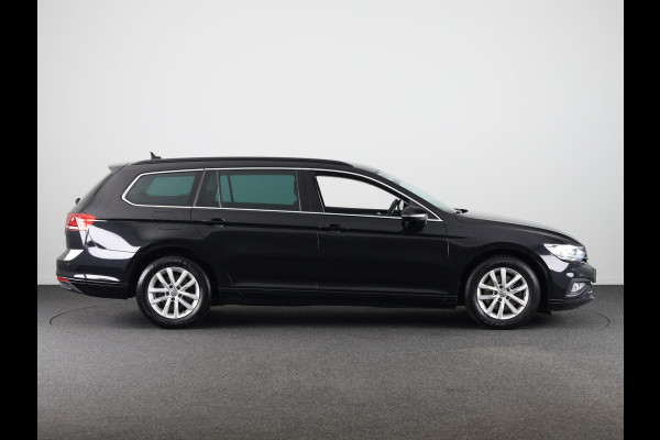 Volkswagen Passat Variant 1.5 TSI Comfort Business 150 PK | Automaat ( DSG) | Navigatie | Wegklapbare trekhaak | Extra getint glas