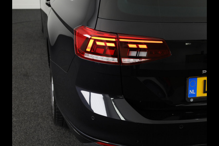 Volkswagen Passat Variant 1.5 TSI Comfort Business 150 PK | Automaat ( DSG) | Navigatie | Wegklapbare trekhaak | Extra getint glas