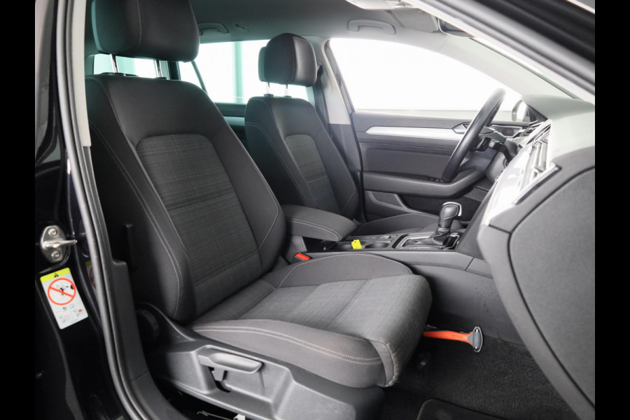 Volkswagen Passat Variant 1.5 TSI Comfort Business 150 PK | Automaat ( DSG) | Navigatie | Wegklapbare trekhaak | Extra getint glas