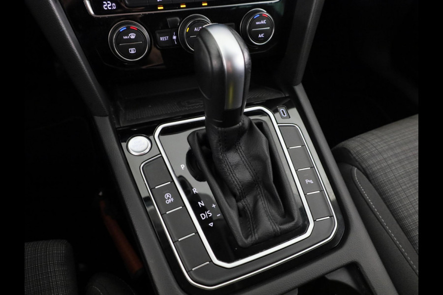 Volkswagen Passat Variant 1.5 TSI Comfort Business 150 PK | Automaat ( DSG) | Navigatie | Wegklapbare trekhaak | Extra getint glas