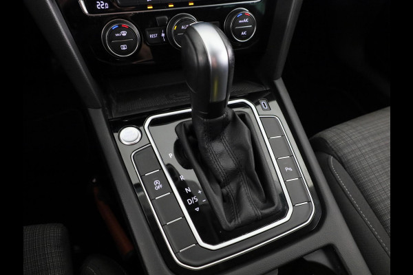 Volkswagen Passat Variant 1.5 TSI Comfort Business 150 PK | Automaat ( DSG) | Navigatie | Wegklapbare trekhaak | Extra getint glas