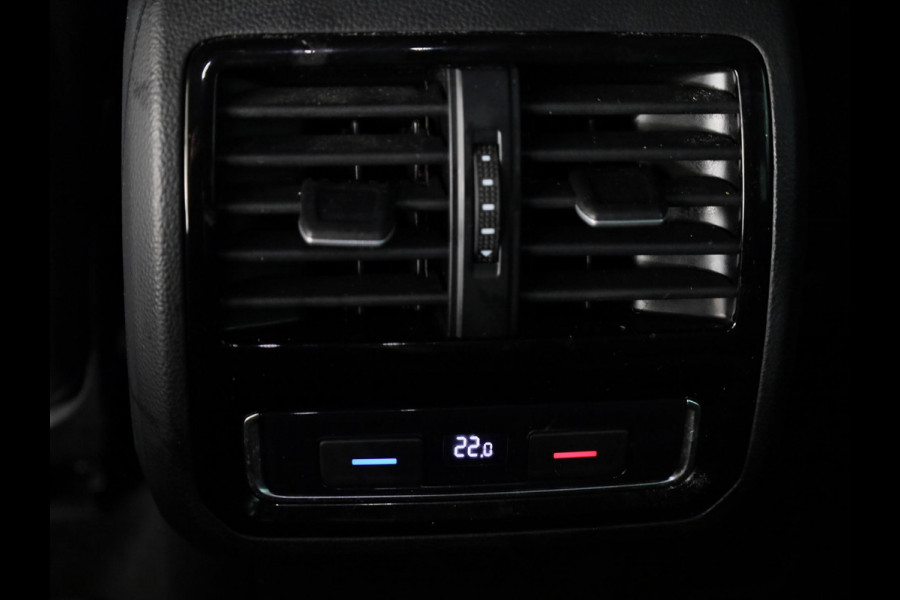 Volkswagen Passat Variant 1.5 TSI Comfort Business 150 PK | Automaat ( DSG) | Navigatie | Wegklapbare trekhaak | Extra getint glas