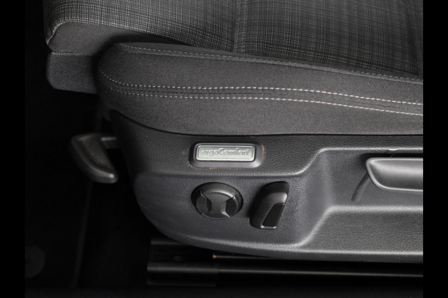 Volkswagen Passat Variant 1.5 TSI Comfort Business 150 PK | Automaat ( DSG) | Navigatie | Wegklapbare trekhaak | Extra getint glas