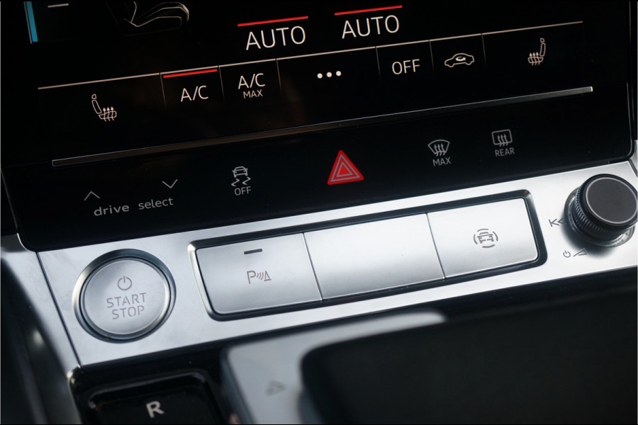Audi e-tron e-tron 50 quattro Launch edition Black 71 kWh | S Line | Black Edition | Panoramadak | Memory Seats | Camera | Luchtvering | Adaptive Cruise Control | Keyless | Matrix LED | Leder | Stoelverwarming | NAP | BTW