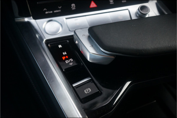 Audi e-tron e-tron 50 quattro Launch edition Black 71 kWh | S Line | Black Edition | Panoramadak | Memory Seats | Camera | Luchtvering | Adaptive Cruise Control | Keyless | Matrix LED | Leder | Stoelverwarming | NAP | BTW