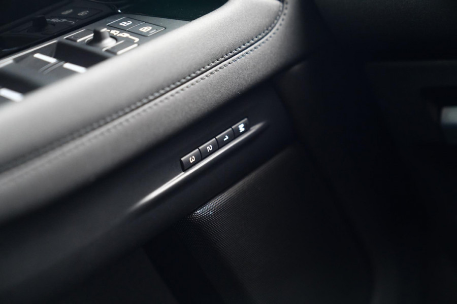 Land Rover Range Rover Evoque 1.5 P300e AWD Autobiography | Panorama | R-dynamic | Meridian Sound | Lane Assist | Verwarmd stuur |