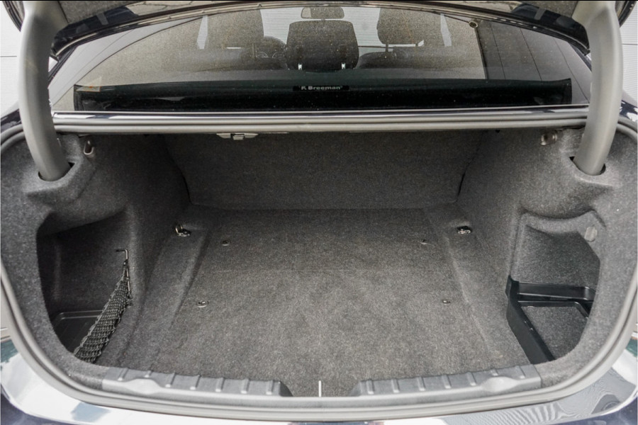 BMW 3-serie 330i xDrive High Ex M-Sport Individual Schuifdak Navi Pro 18"