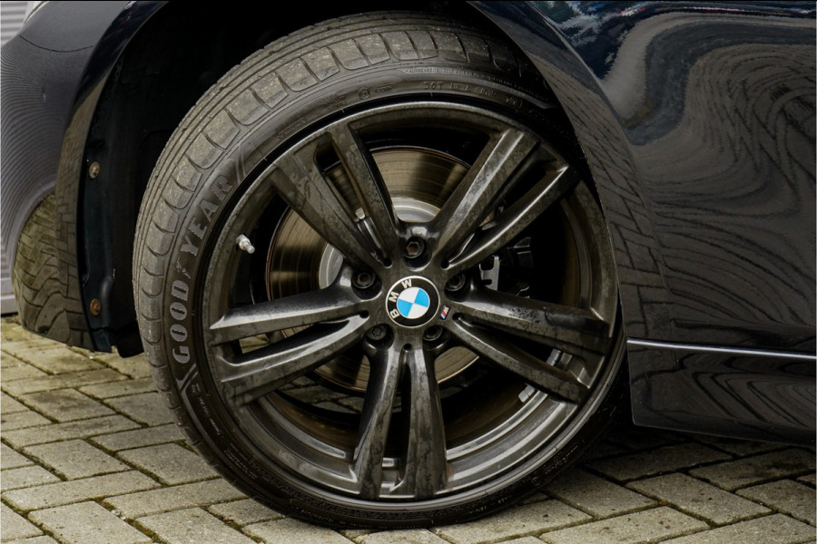 BMW 3-serie 330i xDrive High Ex M-Sport Individual Schuifdak Navi Pro 18"
