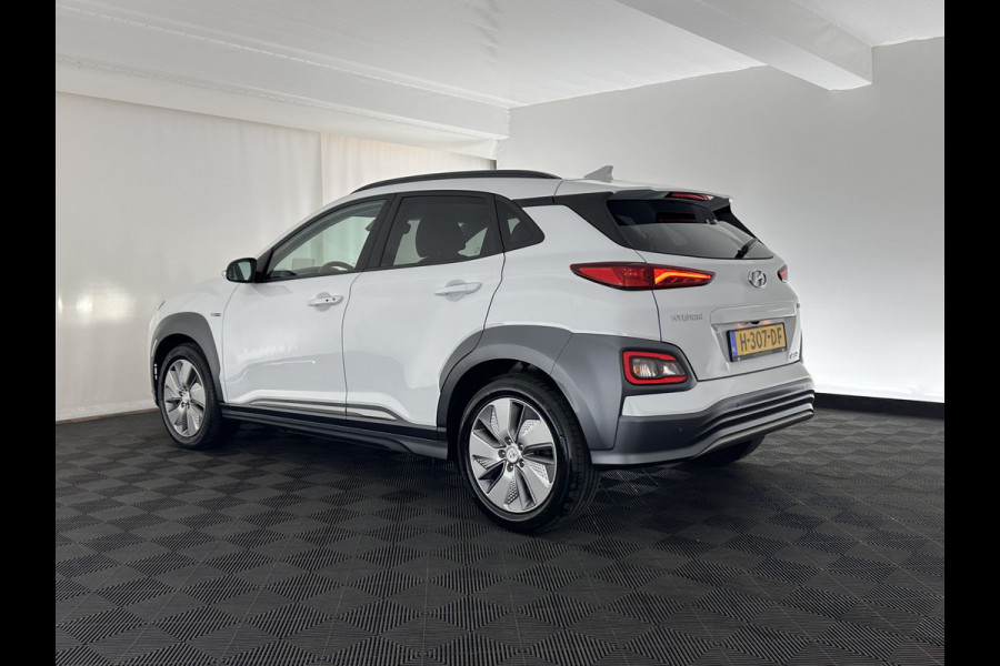 Hyundai Kona EV Premium 64 kWh (INCL-BTW) *PANO | FULL-LEATHER | KRELL-AUDIO | HEAD-UP | FULL-LED | NAVI-FULLMAP | DAB | ADAPT.CRUISE | KEYLESS | CAMERA | BLIND-SPOT | LANE-ASSIST | DIGI-COCKPIT | COMFORT-SEATS | 17''ALU*