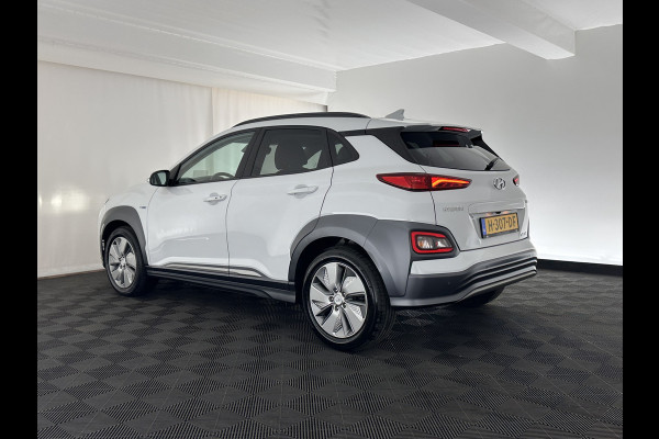 Hyundai Kona EV Premium 64 kWh (INCL-BTW) *PANO | FULL-LEATHER | KRELL-AUDIO | HEAD-UP | FULL-LED | NAVI-FULLMAP | DAB | ADAPT.CRUISE | KEYLESS | CAMERA | BLIND-SPOT | LANE-ASSIST | DIGI-COCKPIT | COMFORT-SEATS | 17''ALU*