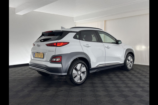 Hyundai Kona EV Premium 64 kWh (INCL-BTW) *PANO | FULL-LEATHER | KRELL-AUDIO | HEAD-UP | FULL-LED | NAVI-FULLMAP | DAB | ADAPT.CRUISE | KEYLESS | CAMERA | BLIND-SPOT | LANE-ASSIST | DIGI-COCKPIT | COMFORT-SEATS | 17''ALU*
