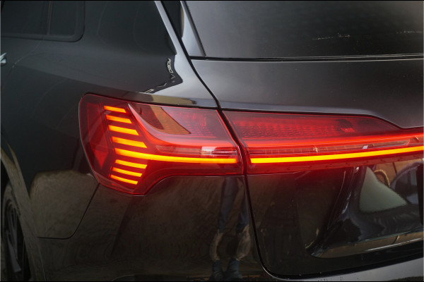 Audi e-tron e-tron 50 quattro Launch edition Black 71 kWh | S Line | Black Edition | Panoramadak | Memory Seats | Camera | Luchtvering | Adaptive Cruise Control | Keyless | Matrix LED | Leder | Stoelverwarming | NAP | BTW