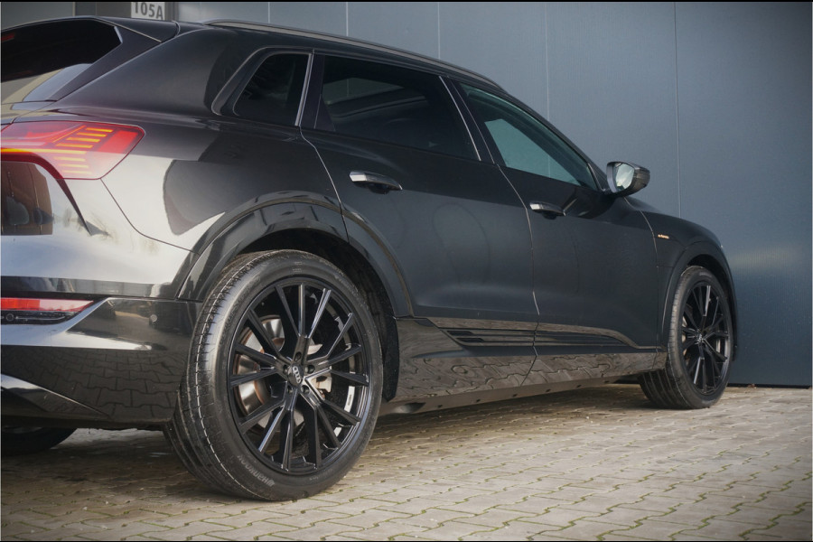 Audi e-tron e-tron 50 quattro Launch edition Black 71 kWh | S Line | Black Edition | Panoramadak | Memory Seats | Camera | Luchtvering | Adaptive Cruise Control | Keyless | Matrix LED | Leder | Stoelverwarming | NAP | BTW