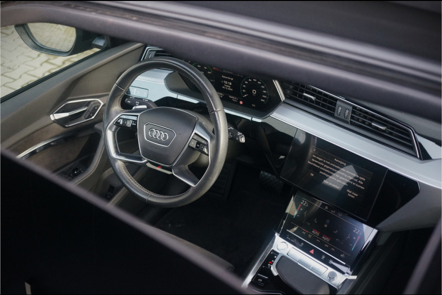 Audi e-tron e-tron 50 quattro Launch edition Black 71 kWh | S Line | Black Edition | Panoramadak | Memory Seats | Camera | Luchtvering | Adaptive Cruise Control | Keyless | Matrix LED | Leder | Stoelverwarming | NAP | BTW