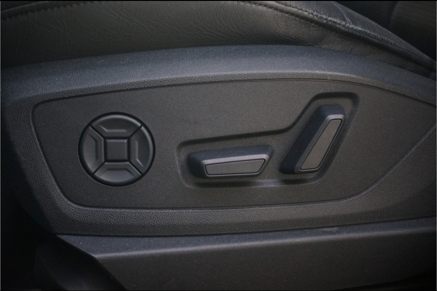 Audi e-tron e-tron 50 quattro Launch edition Black 71 kWh | S Line | Black Edition | Panoramadak | Memory Seats | Camera | Luchtvering | Adaptive Cruise Control | Keyless | Matrix LED | Leder | Stoelverwarming | NAP | BTW