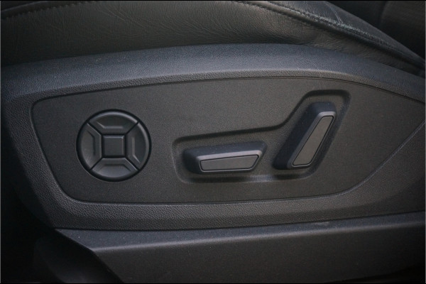 Audi e-tron e-tron 50 quattro Launch edition Black 71 kWh | S Line | Black Edition | Panoramadak | Memory Seats | Camera | Luchtvering | Adaptive Cruise Control | Keyless | Matrix LED | Leder | Stoelverwarming | NAP | BTW