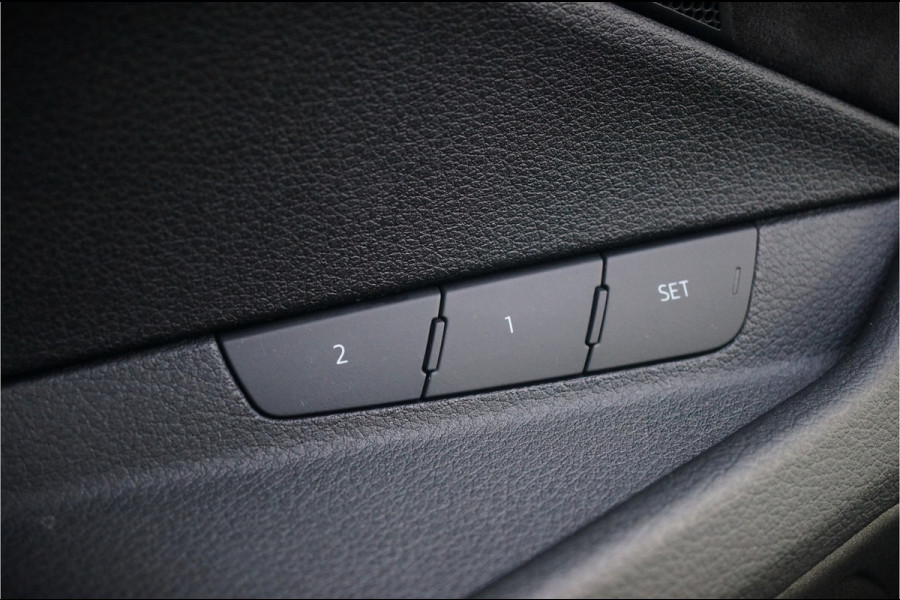 Audi e-tron e-tron 50 quattro Launch edition Black 71 kWh | S Line | Black Edition | Panoramadak | Memory Seats | Camera | Luchtvering | Adaptive Cruise Control | Keyless | Matrix LED | Leder | Stoelverwarming | NAP | BTW
