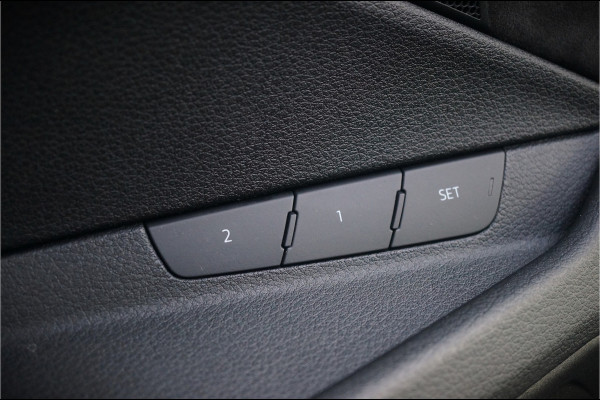 Audi e-tron e-tron 50 quattro Launch edition Black 71 kWh | S Line | Black Edition | Panoramadak | Memory Seats | Camera | Luchtvering | Adaptive Cruise Control | Keyless | Matrix LED | Leder | Stoelverwarming | NAP | BTW
