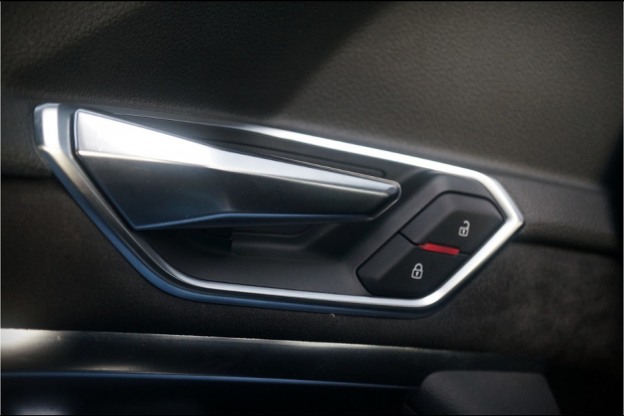 Audi e-tron e-tron 50 quattro Launch edition Black 71 kWh | S Line | Black Edition | Panoramadak | Memory Seats | Camera | Luchtvering | Adaptive Cruise Control | Keyless | Matrix LED | Leder | Stoelverwarming | NAP | BTW