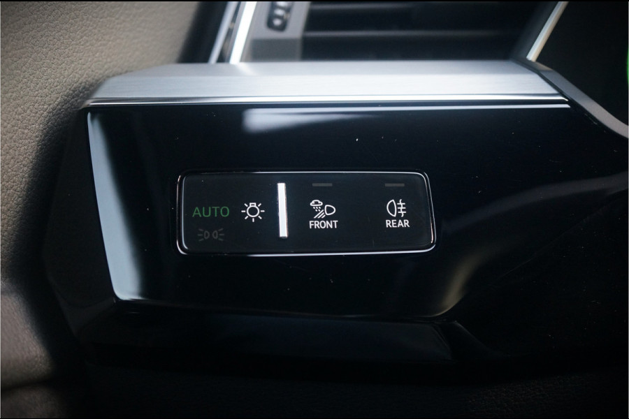 Audi e-tron e-tron 50 quattro Launch edition Black 71 kWh | S Line | Black Edition | Panoramadak | Memory Seats | Camera | Luchtvering | Adaptive Cruise Control | Keyless | Matrix LED | Leder | Stoelverwarming | NAP | BTW